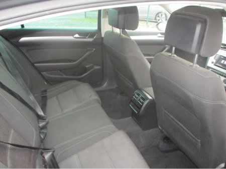 2016 Volkswagen Passat - thumbnail 4