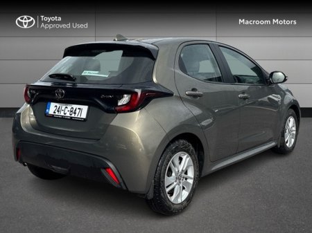 2024 Toyota Yaris - photo 2