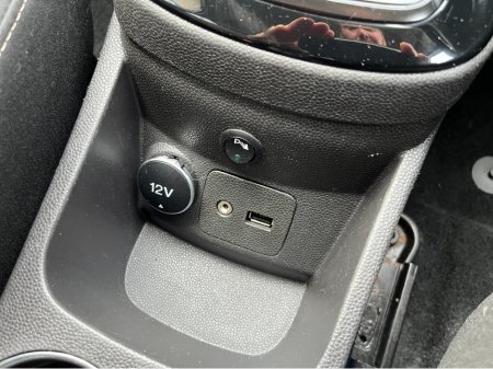 2016 Ford Fiesta - thumbnail 15