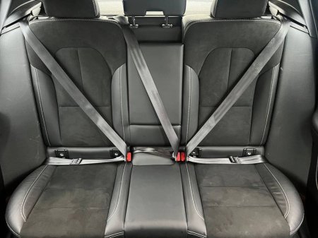 2022 Volvo XC40 R-DESIGN T4 1.5 HYBRID // SERVICE HISTORY // DIAMOND CUT ALLOYS // PARKING SENSORS €27,900 thumbnail