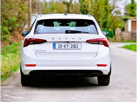 2021 Skoda Octavia - thumbnail 4
