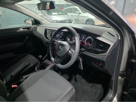 2019 Volkswagen Polo TRENDLINE 1.0 MANUAL 5SPEED 65HP 5DR €15,500 thumbnail