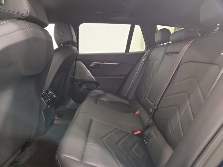 2025 BMW 5 Series - thumbnail 11