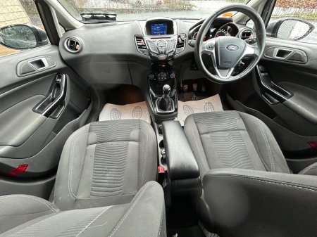 2016 Ford Fiesta - thumbnail 9