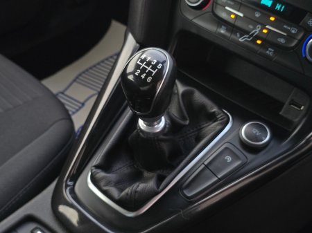 2016 Ford Focus - thumbnail 25