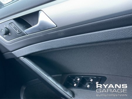 2017 Volkswagen Golf **DEPOSIT PAID** 1.2 TSI AUTO 5DR €15,500 thumbnail