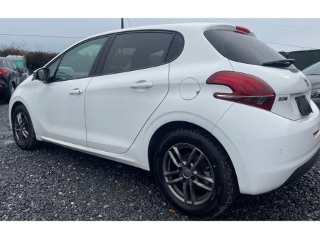 2016 Peugeot 208 1.2 Petrol Automatic LOW KM €9,900 thumbnail