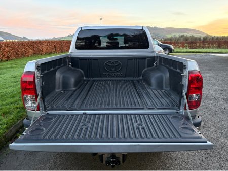 2020 Toyota Hilux DOUBLE CAB SR5 4DR thumbnail