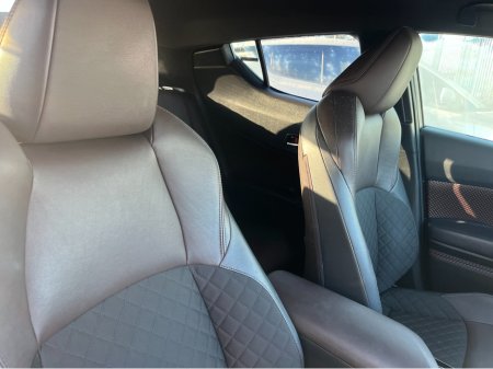 2019 Toyota C-HR 1.8 HYBRID AUTO LOW KM HIGH SPEC €18,950 thumbnail