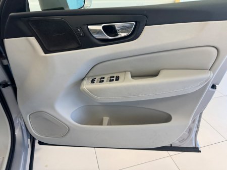 2022 Volvo XC60 - thumbnail 16