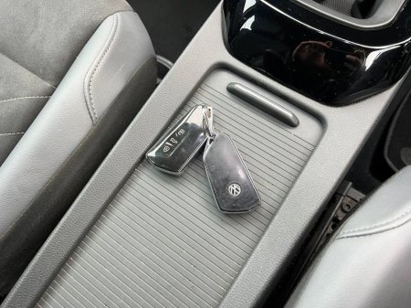 2023 Volkswagen ID.4 LIFE 77KWH // APPLE CARPLAY/ANDROID AUTO // REVERSE CAMERA // HEATED MULTIFUNCTION STEERING WHEEL €20,950 thumbnail