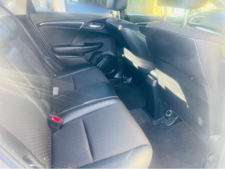 2017 Honda Fit DAA-GP5 €12,950 thumbnail