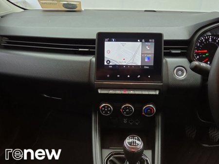 2022 Renault Clio Iconic TCe 90 €15,995 thumbnail