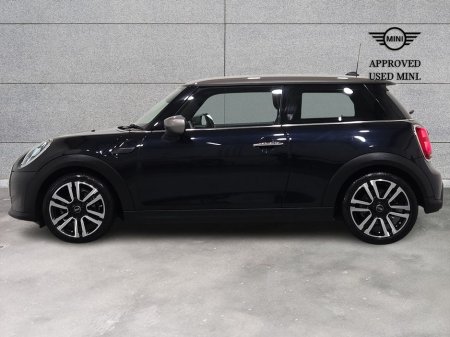 2023 MINI Hatch 3-Door Cooper Exclusive €30,950 thumbnail