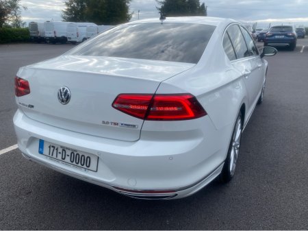 2017 Volkswagen Passat R-LINE PASSAT 2.0 TSI 2017 €19,995 thumbnail