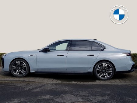 2025 BMW 7 Series - thumbnail 3