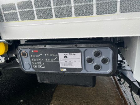 2026 Renault Master Renault Master Luton Box Body with Tail Lift thumbnail