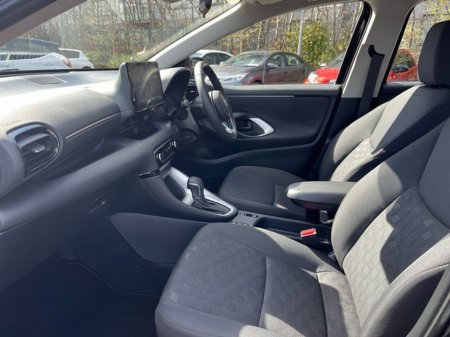 2025 Toyota Yaris - thumbnail 6