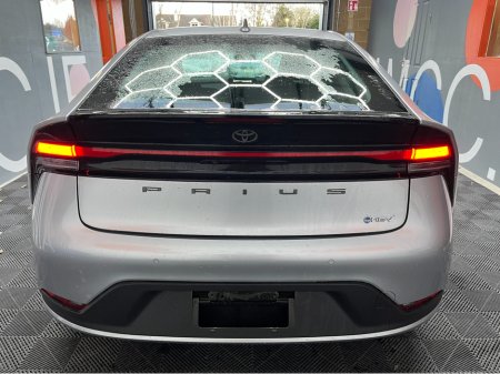 2025 Toyota Prius - thumbnail 3