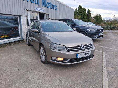 2013 Volkswagen Passat - view 4
