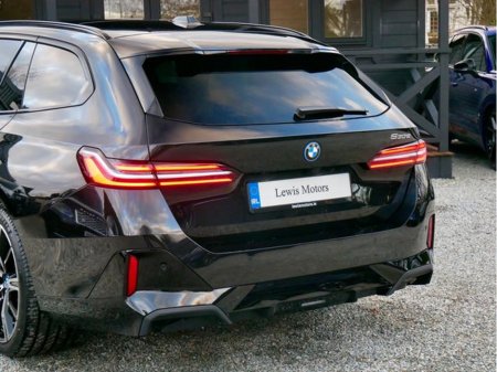 2025 BMW 5 Series - thumbnail 14