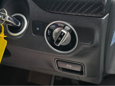 2013 Mercedes-Benz A Class ( 132 REG A180 AMG LINE  HALF LEATHER SEATS  / HI SPEC / SYSTEM LOW ROAD TAX BAND / SIMI DEALER €13,450 thumbnail