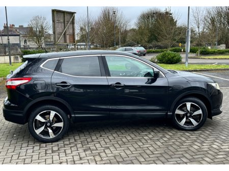 2015 Nissan Qashqai - thumbnail 4