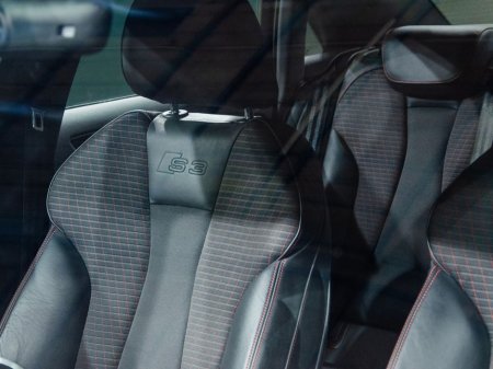 2016 Audi S3 BLACK HALF LEATHER UPHOLSTERY - FACTORY ALLOY WHEELS - FLAT BOTTOM STEERING WHEEL - REVERSE CAMERA €25,950 thumbnail