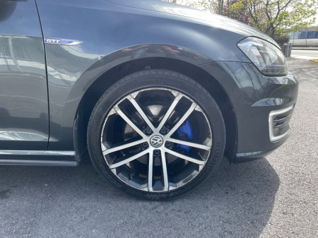 2015 Volkswagen Golf - thumbnail 2