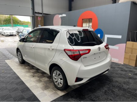2019 Toyota Vitz - photo 4