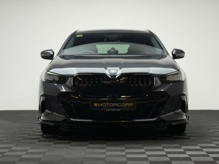 2025 BMW 5 Series - thumbnail 2