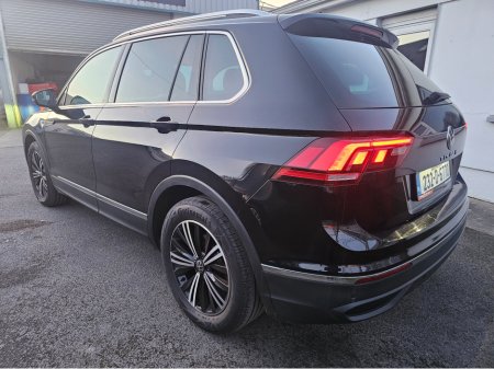 2023 Volkswagen Tiguan - thumbnail 6