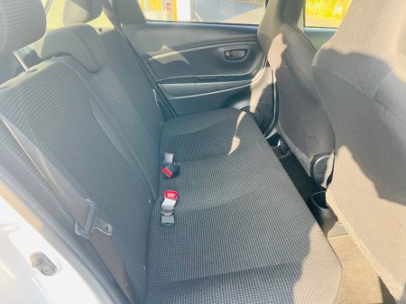 2019 Toyota Vitz - thumbnail 17