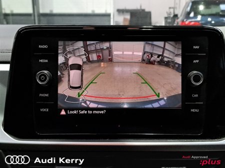 2023 Volkswagen T-Roc 2.0TDI 116HP LIFE €31,950 thumbnail