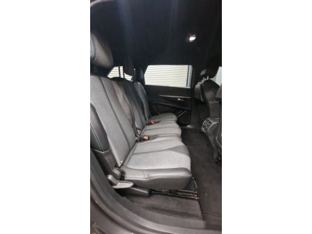 2023 Peugeot 5008 - thumbnail 9