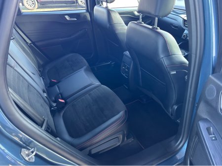 2023 Ford Kuga - thumbnail 2