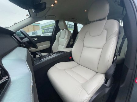 2018 Volvo XC60 - thumbnail 8