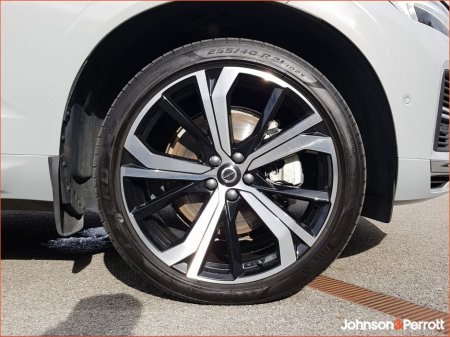 2025 Volvo XC60 T6 350 bhp AWD PHEV Ultra Bright (Three Year Volvo Warranty + Two Year Volvo Service Plan) €69,900 thumbnail