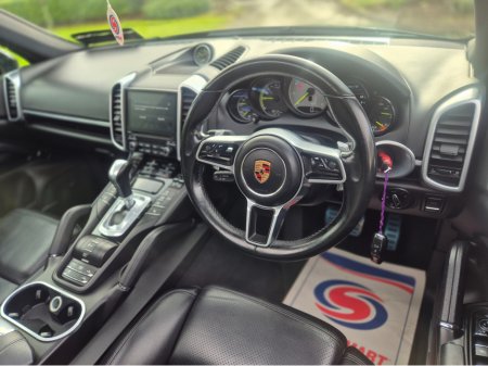 2016 Porsche Cayenne 3.0 S E-HYBRID 5DR AUTO €32,995 thumbnail