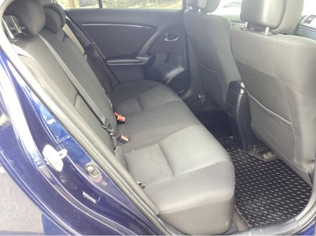 2010 Toyota Avensis - thumbnail 13