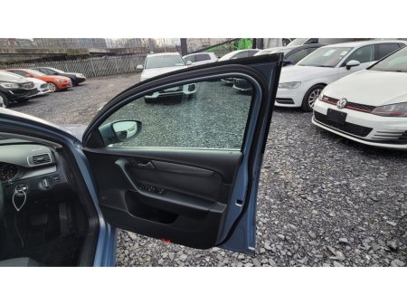 2011 Volkswagen Passat - thumbnail 8