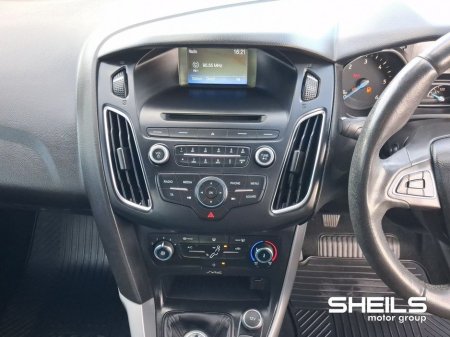 2017 Ford Focus - thumbnail 15