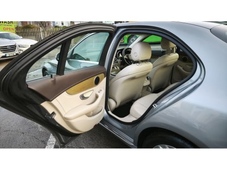 2016 Mercedes-Benz C Class - thumbnail 16