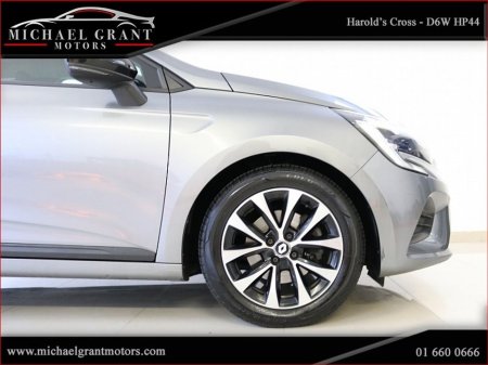 2023 Renault Clio AUTOMATIC 1.0 PETROL TCe90 CVT D Full Equilibre / 1 OWNER / IRISH CAR €19,950 thumbnail