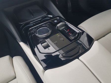 2024 BMW 5 Series - thumbnail 10