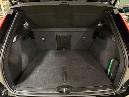 2023 Volvo XC40 - thumbnail 22