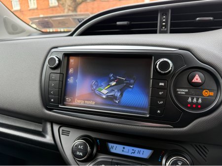 2017 Toyota Yaris - thumbnail 16