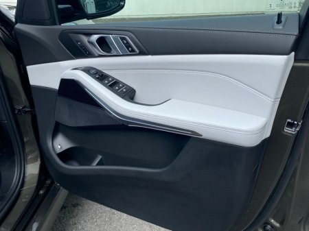 2025 BMW X5 xDrive50e M Sport €104,950 thumbnail