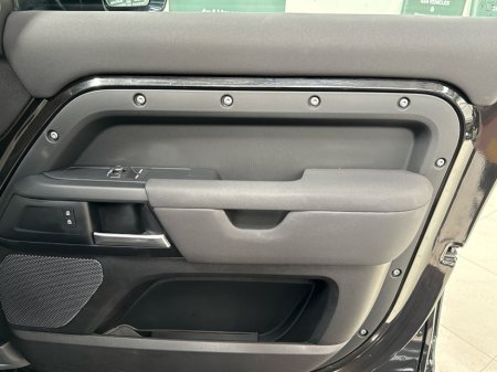 2021 Land Rover Defender - thumbnail 28