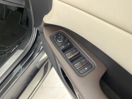 2025 Lexus RX 450h+ Luxury €85,950 thumbnail